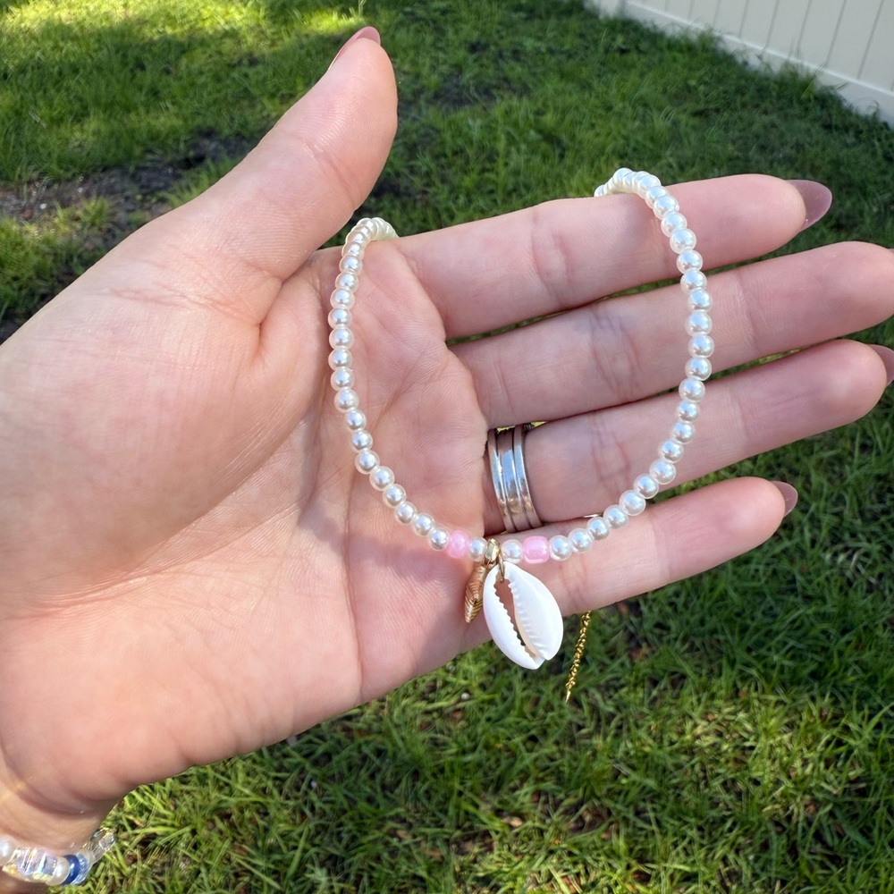 Gold and White Pearl Necklace with Shell Pendant - Picture 2 of 3